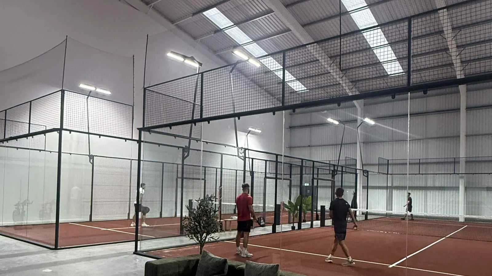 A doubles game under way on the full court at PADELPRIV